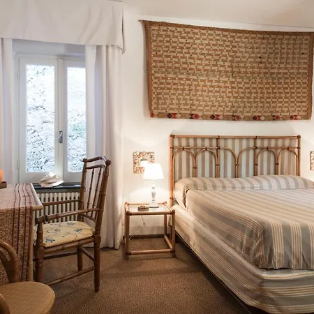 Villa Sleeps 10 With Air Con Portofino