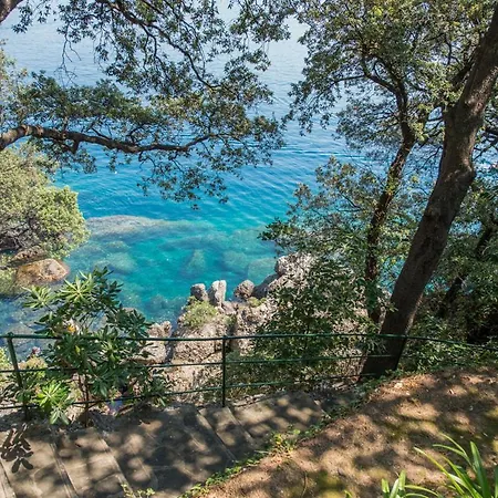 Sleeps 10 With Air Con Villa *